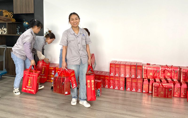 Bokang Titanium celebra el festival de botes de dragón con regalos tradicionales